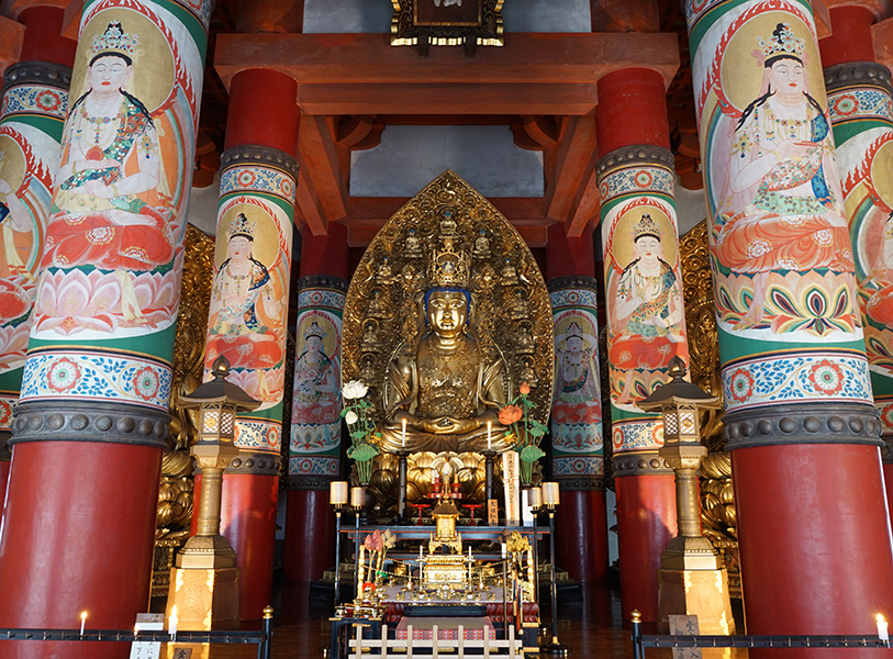 credited image of the interior of Konpon-daitō